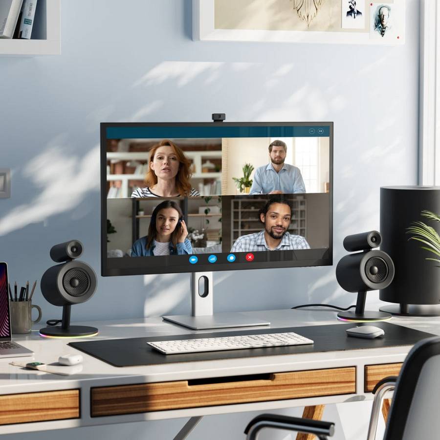 Alogic Clarity Pro Max 32 UHD 4K Monitor with 65W + 8MP Webcam
