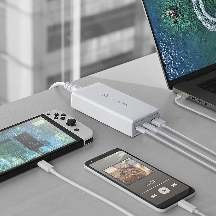 j5create 185W Laptop GaN Charger PD3.1 2xUSB-C/1xUSB-A (UK Plug) JUP37185W